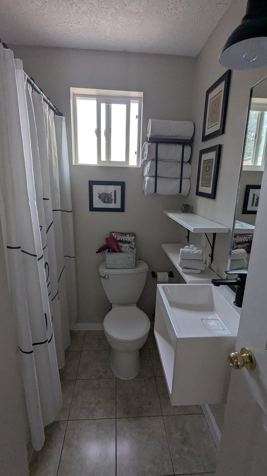 Emmy Cottage interior and amenities