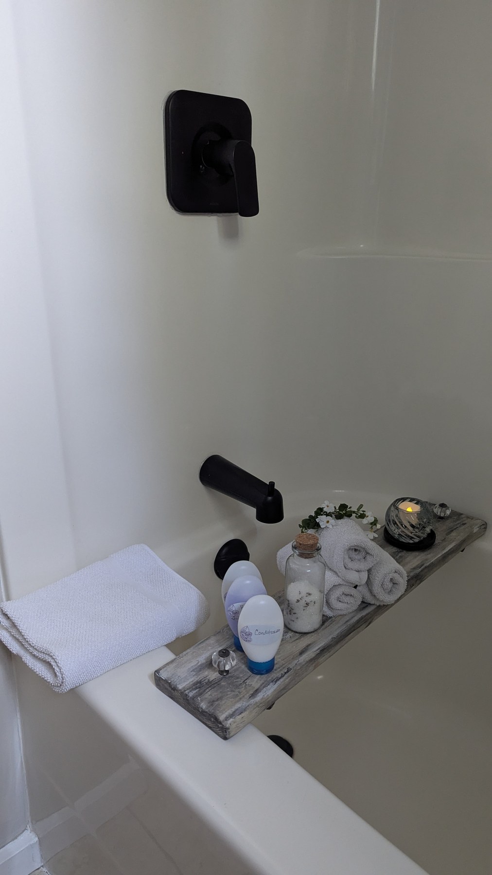 Emmy Cottage interior and amenities