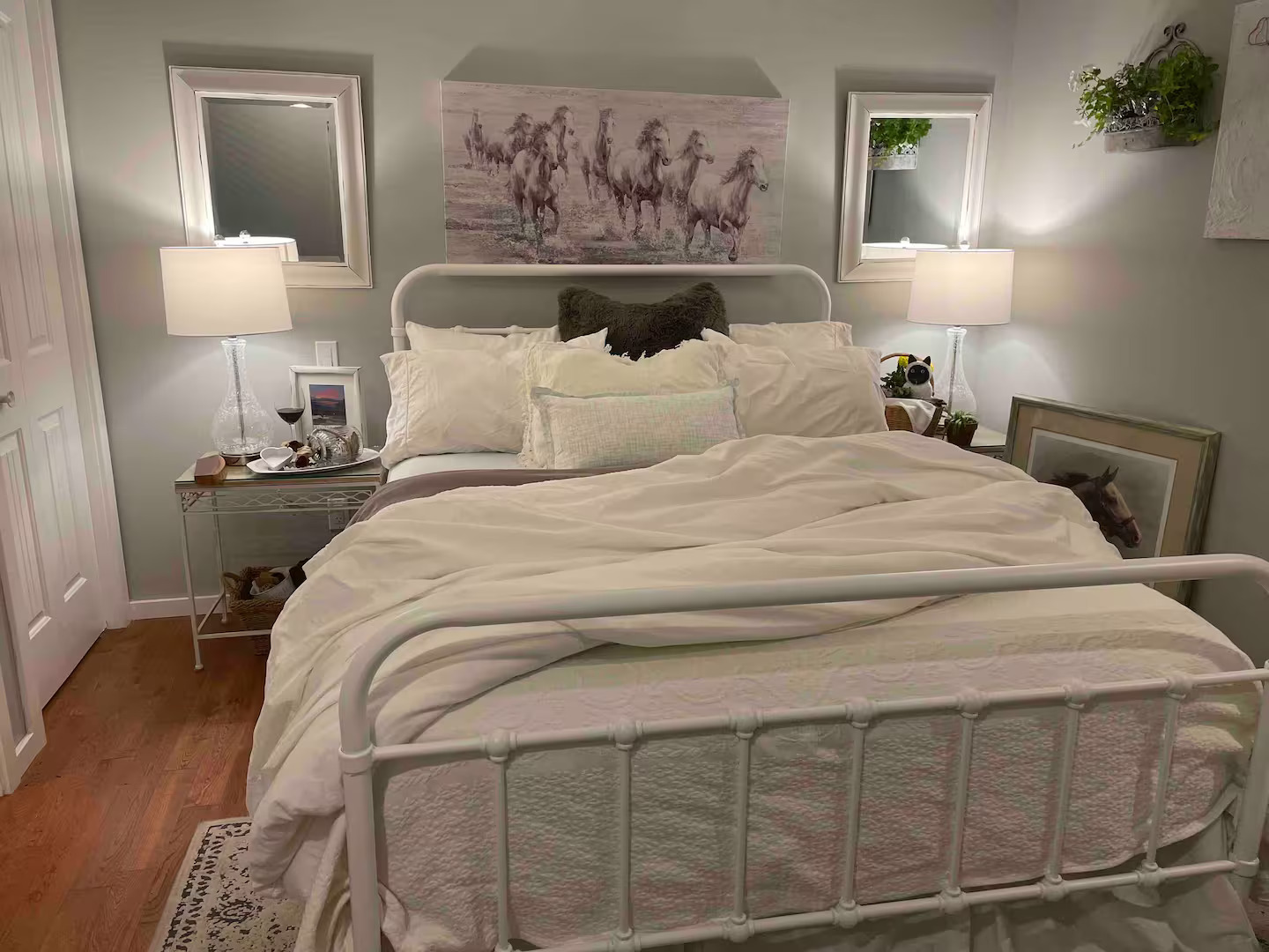 Mira Cottage interior and amenities